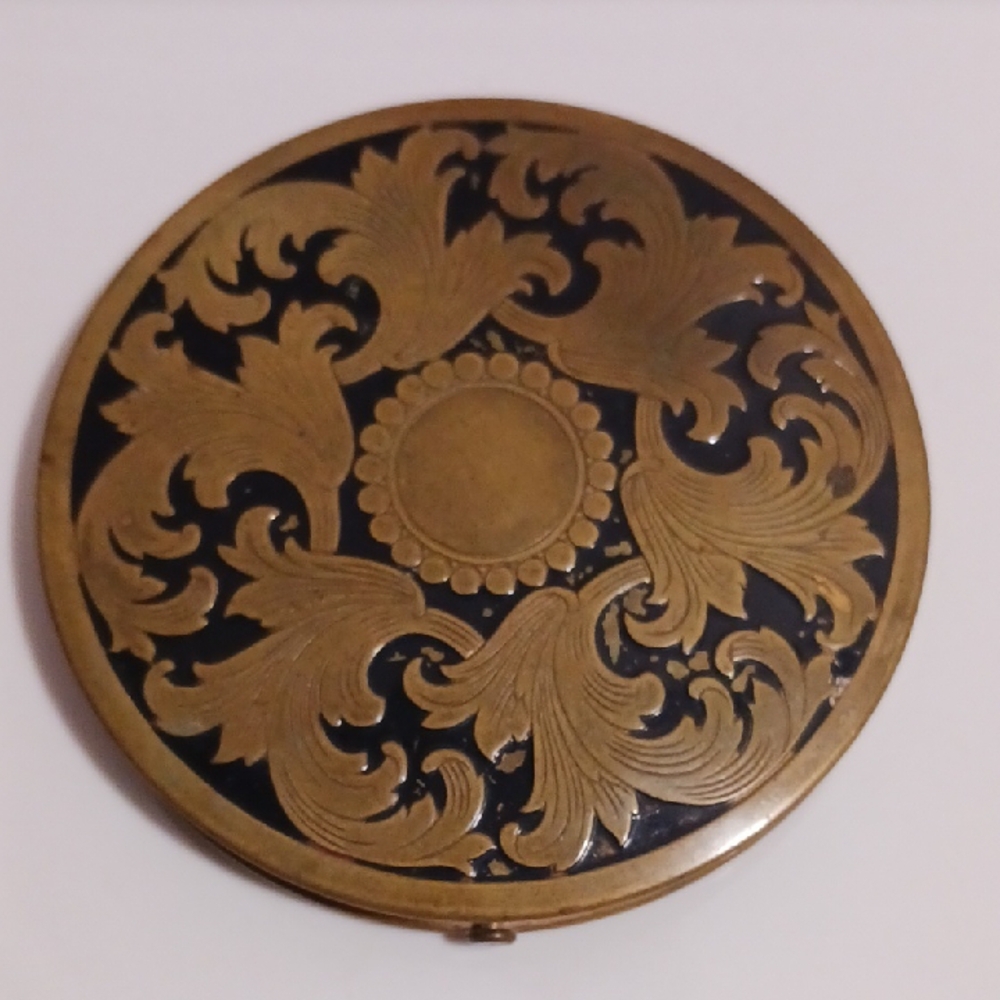 Rex Fifth Avenue Elegant 👑 Black and Gold Mirror Setting Powder Compact 👑